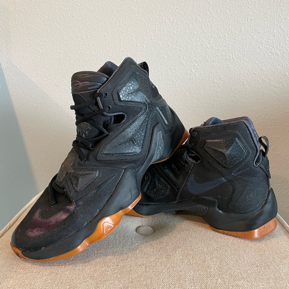 Men size 9 Nike Lebrons